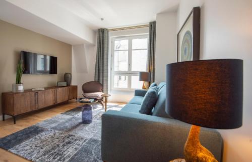 TV/Unterhaltungsangebot in der Unterkunft O'Lord, 4 Etoiles, Residence de Luxe Champs-Elysees