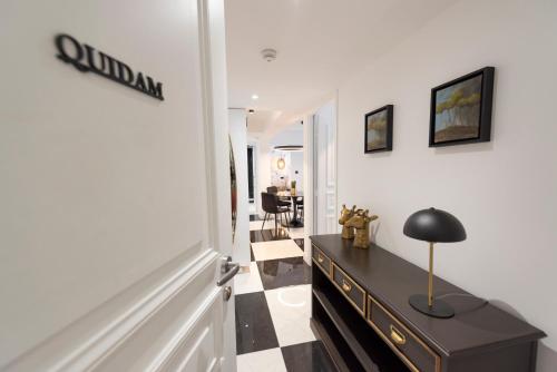 TV/Unterhaltungsangebot in der Unterkunft O'Lord, 4 Etoiles, Residence de Luxe Champs-Elysees