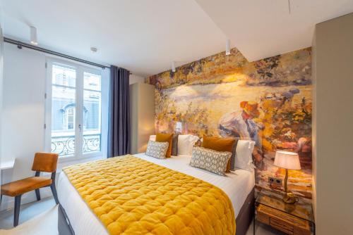 Ein Bett oder Betten in einem Zimmer der Unterkunft O'Lord, 4 Etoiles, Residence de Luxe Champs-Elysees