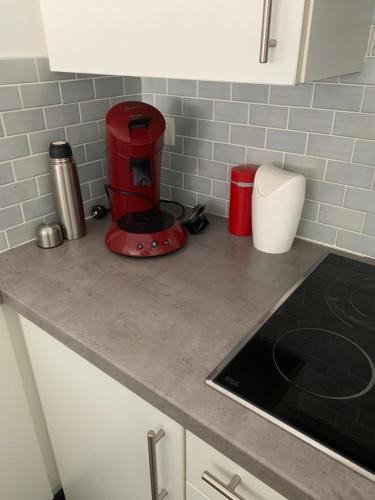 a red blender sitting on a counter in a kitchen at Vakantieappartement Emiel Centrum Oostende met garage in Ostend