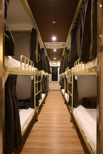 Postel nebo postele na pokoji v ubytování Hotel Amara Inn