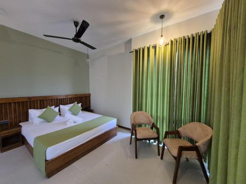 Cama o camas de una habitación en River Shades Hotel