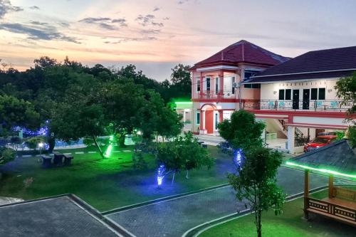 Κήπος έξω από το RedDoorz near RSD Idaman Banjarbaru Syariah