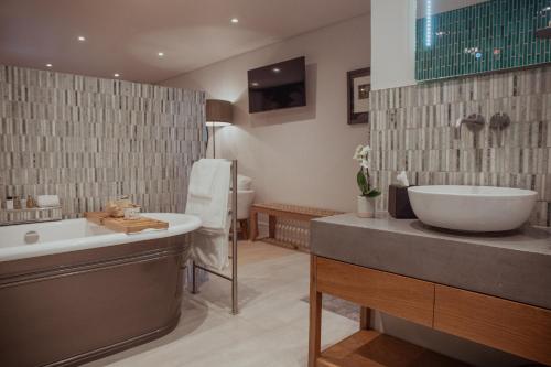 Gambar di galeri bagi Le Petit Manoir Boutique Hotel di Franschhoek