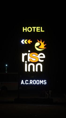a sign for a hotel res inn in the dark at Hotel riseinn in Jāmb