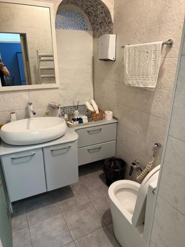 Vonios kambarys apgyvendinimo įstaigoje Khalig