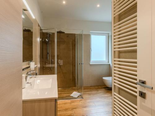 Ein Badezimmer in der Unterkunft Apartment Nespolo by Interhome