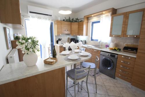 Η κουζίνα ή μικρή κουζίνα στο Angie's Serenity Apartment
