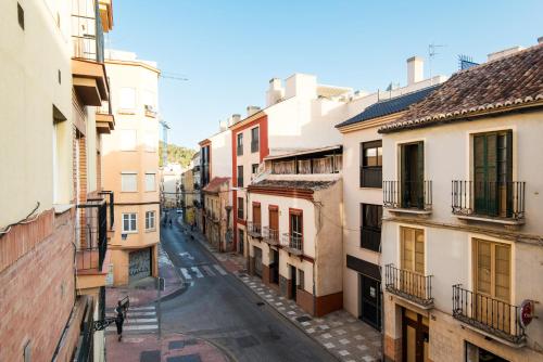 NEW 1st CORNER City center Apartment Ideal for Groups