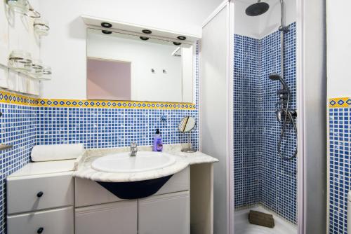NEW 1st CORNER City center Apartment Ideal for Groups