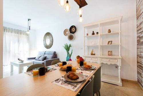 NEW 1st CORNER City center Apartment Ideal for Groups
