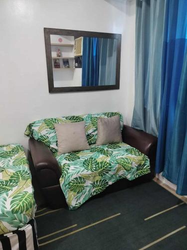 Postel nebo postele na pokoji v ubytování Luxurious City View Condo in Quezon City