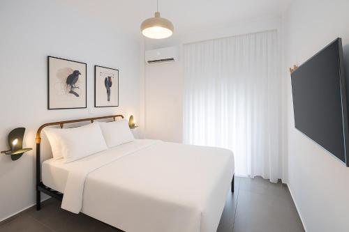 2BR Designer Apt Near Metro With Private Garden