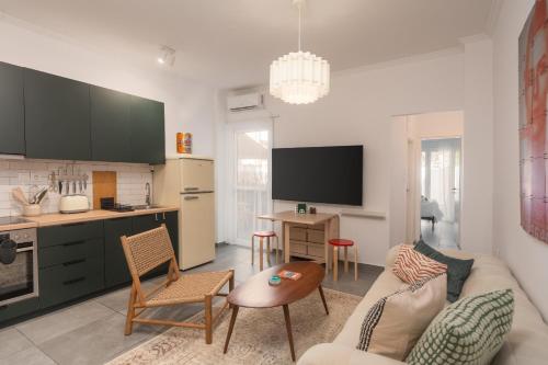 2BR Designer Apt Near Metro With Private Garden