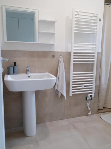 Bilik mandi di Casa dell'arancio