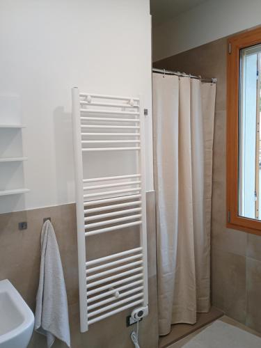 Bilik mandi di Casa dell'arancio