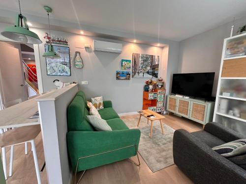 Ondarreta Villa Apartment with free parking, AC and outdoor terrace by the beach