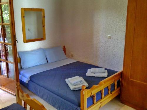 a bedroom with a bed with towels on it at Akrata Golden Beach House in Aíyira