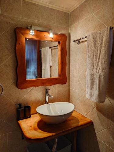 a bathroom with a bowl sink and a mirror at Epavli Veneti in Parga
