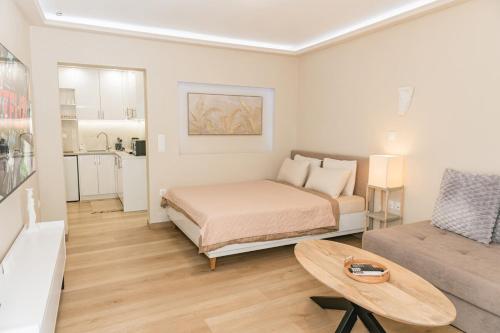 Plantaea Deluxe Studio - Athens Modern Escape