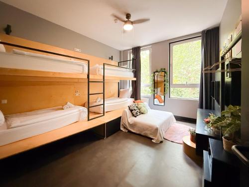 Ένα ή περισσότερα κρεβάτια σε δωμάτιο στο De Pijp Boutique Hotel