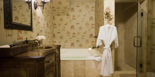 Ένα μπάνιο στο Forsyth Park Inn