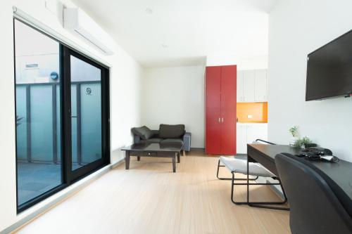 Телевизор и/или развлекательный центр в Melbourne Studio Apartments Hotel - 138 Elgin Carlton