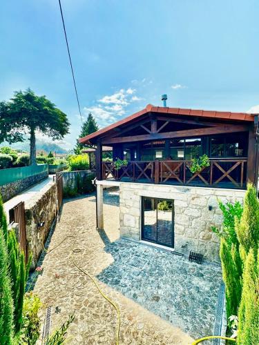 a house with a pool in front of it at Casa da Montanha in Fataunços