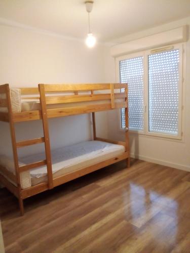 En eller flere senge i et værelse på Appartement Mios