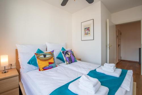 Modern Apartment with Balcony near SBB - Special CUATRO PICASSO 43 Apartment, Basel, up to 6 guests