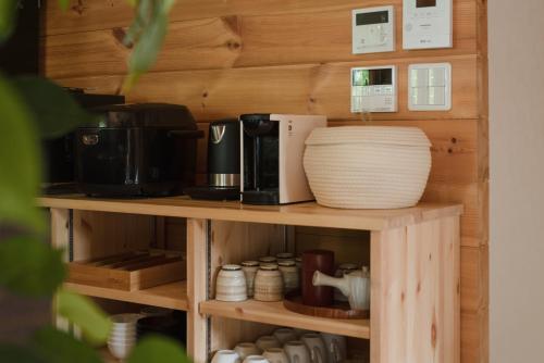 Принадлежности для чая и кофе в 芦ノ隠 Ashi Hakone Cabin Retreat