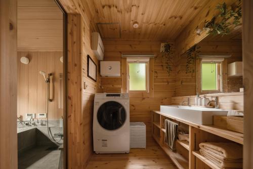 Кухня или мини-кухня в 芦ノ隠 Ashi Hakone Cabin Retreat
