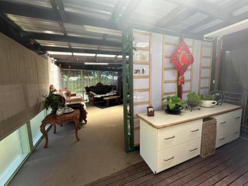 Kuchyň nebo kuchyňský kout v ubytování Jalynn homestay