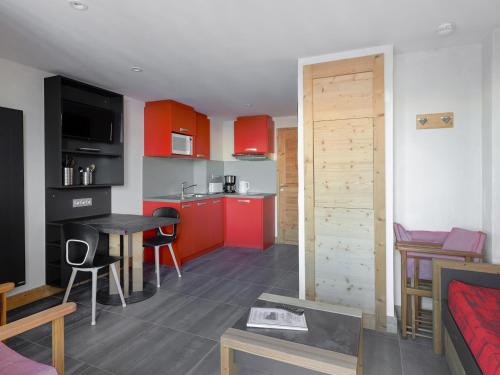 Studio rénové proche pistes avec balcon et vue Mont Blanc, wifi et animaux admis - FR-1-181-2412