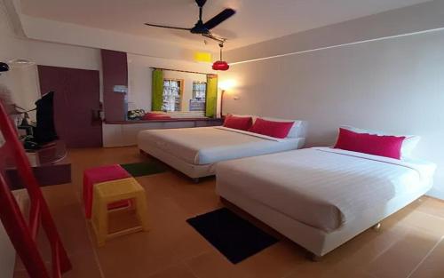 Un pat sau paturi într-o cameră la Na-Rak-O Resort