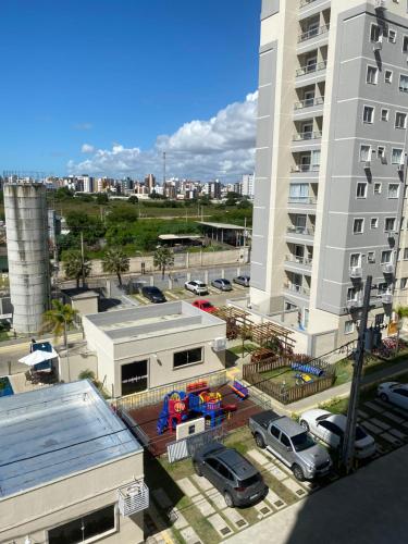 an aerial view of a parking lot in front of a building at Cabedelo, lugar especial para você in Cabedelo