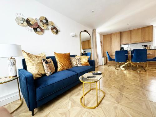 a living room with a blue couch and a table at Big Ben Panorama, Parliament View, 3 bedrooms, Central London, Luxurious flat for 6 guests in London
