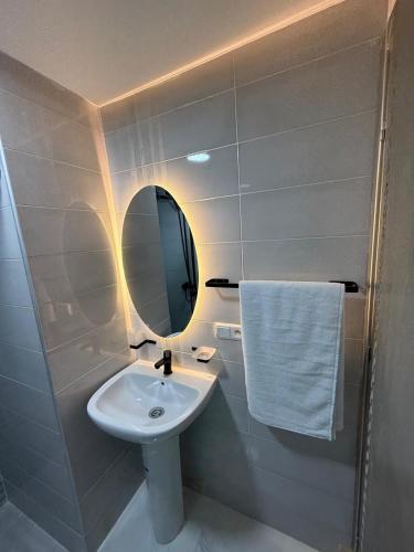 a bathroom with a sink and a mirror at Appart Résidence Sabrin in Fnidek