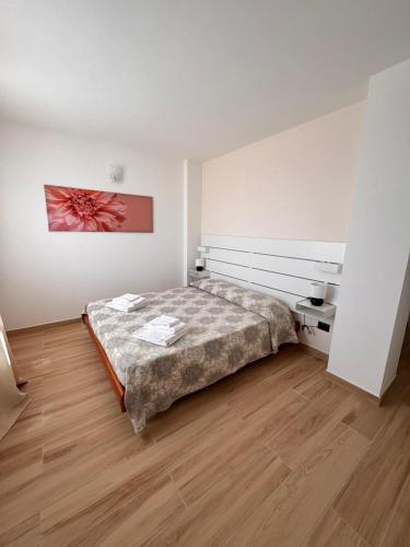 a bedroom with a bed and a painting on the wall at Da Francesca in Foria