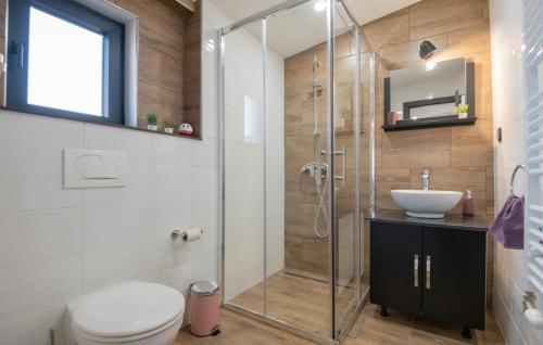 Bilik mandi di Villa 3QB - Split by Villas Guide