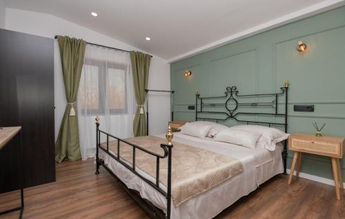 Katil atau katil-katil dalam bilik di Villa 3QB - Split by Villas Guide