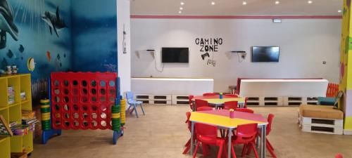a room with tables and chairs in a classroom at Sentido Marillia Resort & Spa in Hammamet