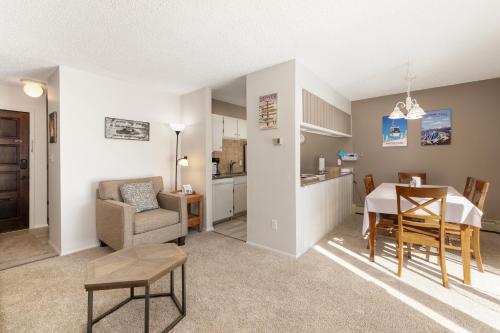 Dapur atau dapur kecil di Meadow Ridge Court 9 Unit 4