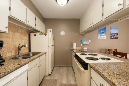 Dapur atau dapur kecil di Meadow Ridge Court 9 Unit 4