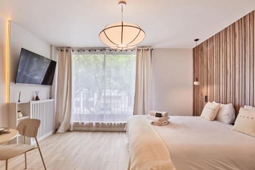 Superb Parisian Suite-Pere Lachaise