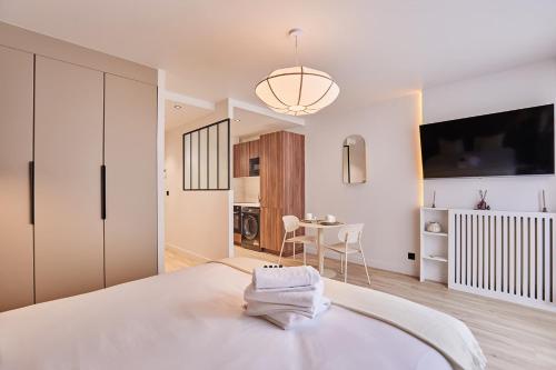 Superb Parisian Suite-Pere Lachaise