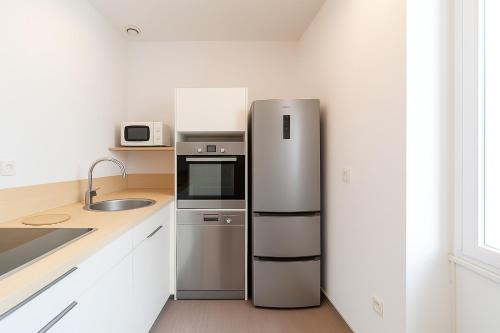 Η κουζίνα ή μικρή κουζίνα στο Cozy T2 near Part-Dieu 4 people Lafayette District