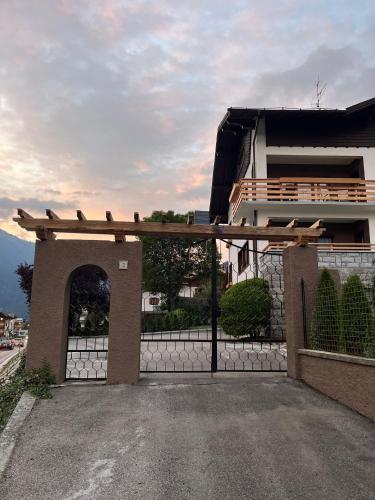 a house with a gate and an arch in front of it at Mountain Garden Apartments Abete in Giustino