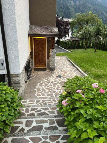 a stone walkway leading to a door of a house at Mountain Garden Apartments Abete in Giustino