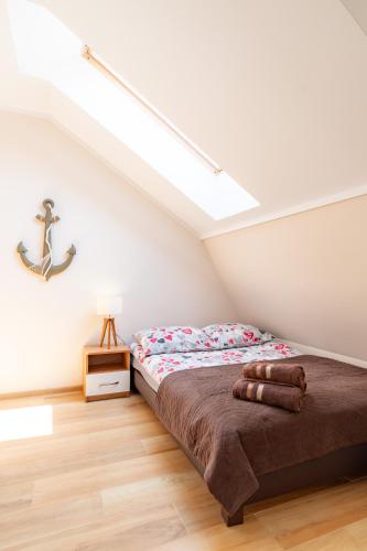 a bedroom with a bed in a attic at Apartament Bursztynowy in Rowy